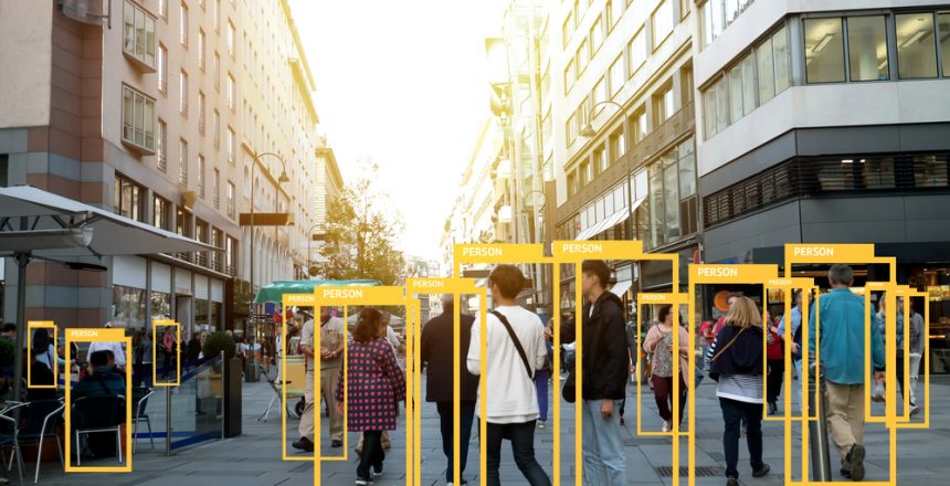 Pessoas sendo selecionadas por uma contratação estratégica